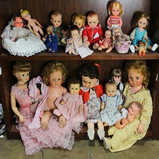 Appraisal: Vintage vinyl and plastic baby dolls including examples by Madame