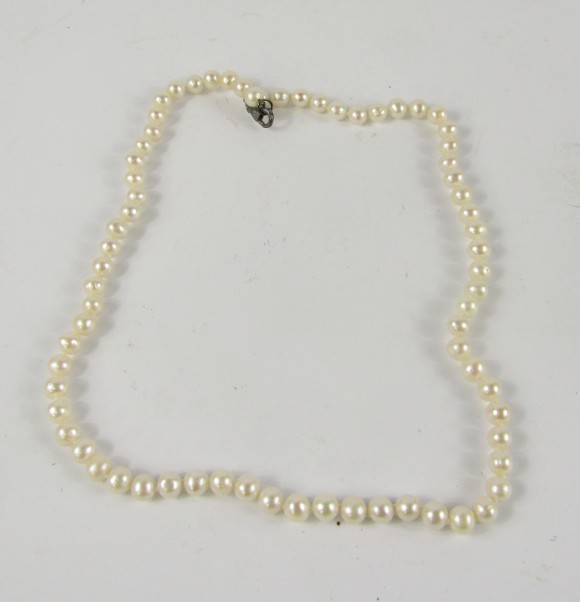 Appraisal: A string of pearls possibly natural on a silver snap