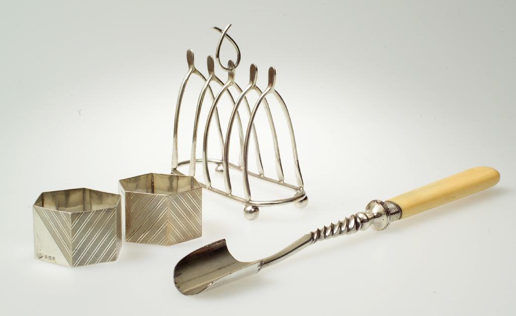 Appraisal: UNUSUAL GEORGE V SILVER WISHBONE TOAST RACK BIRMINGHAM with four