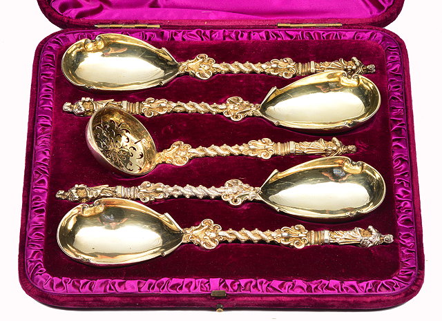 Appraisal: A CASED SET OF VICTORIAN SILVER GILT SERVING SPOONS AND