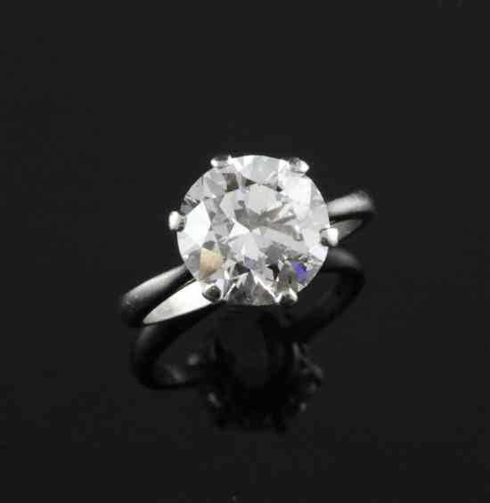 Appraisal: A platinum set solitaire diamond ring of approximately cts with