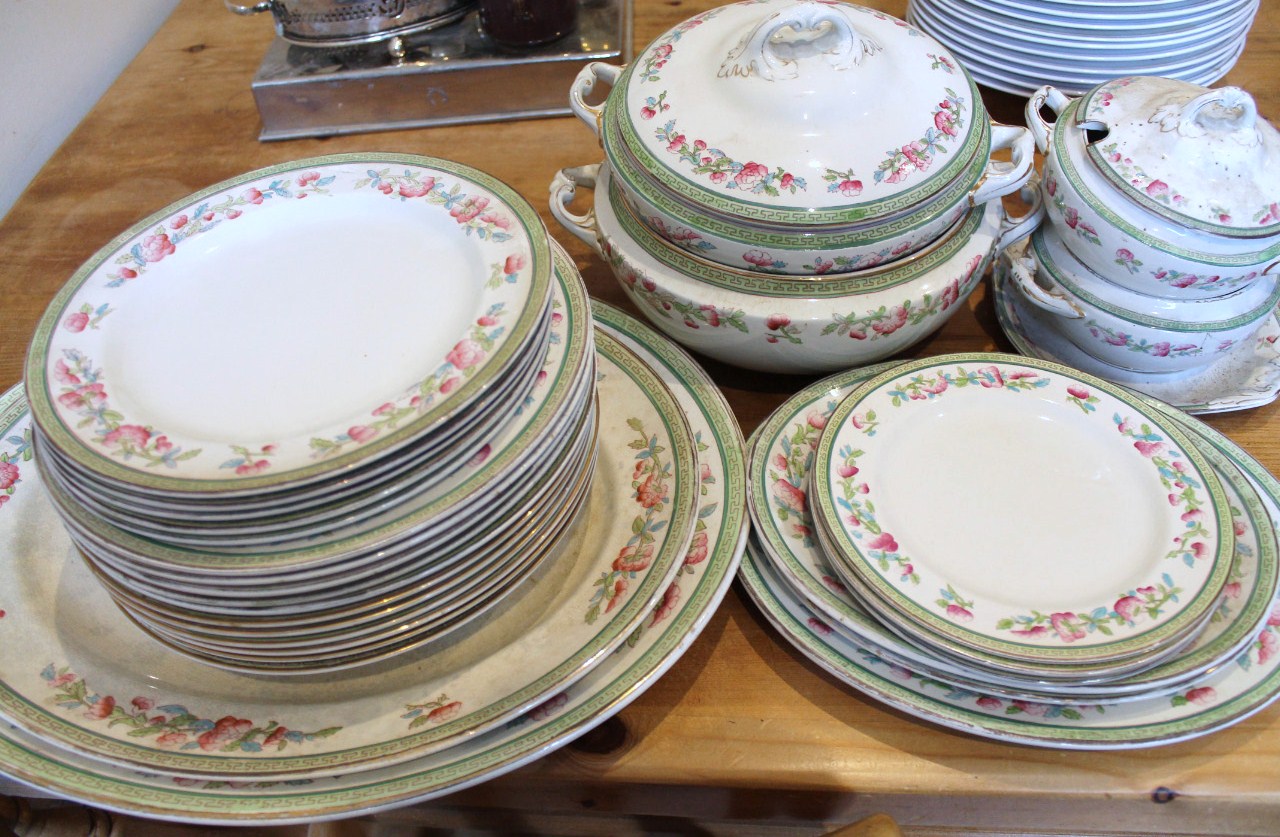 Appraisal: An S Hancock Indian Tree part dinner service to include