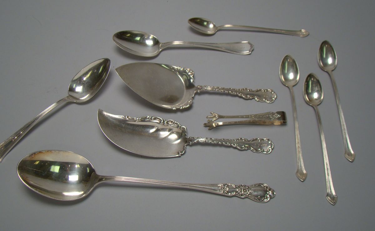 Appraisal: LOT OF STERLING SILVER FLATWARE Fish slice and pie server