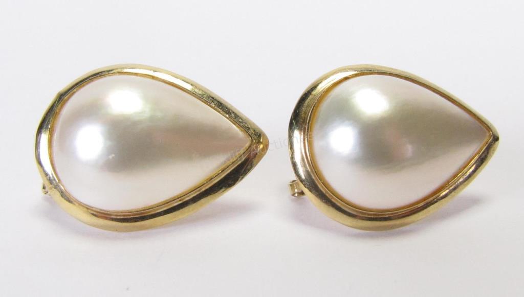 Appraisal: A pair of K yellow gold earrings with pear shaped