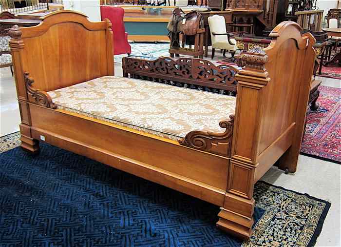 Appraisal: VICTORIAN CARVED MAPLE DAYBED WITH CUSTOM MATTRESS Continental th century