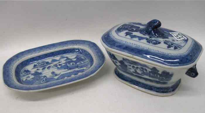 Appraisal: CHINESE BLUE WHITE PORCELAIN TUREEN AND UNDERPLATE piece set the