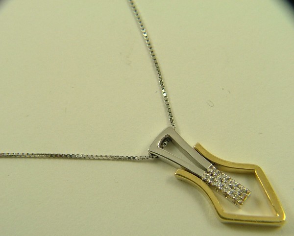 Appraisal: DIAMOND AND GOLD PENDANT NECKLACE The K yellow and white