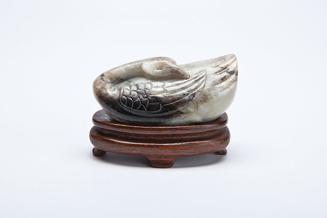 Appraisal: A CHINESE BLACK AND GREY JADE GOOSE recumbent with head