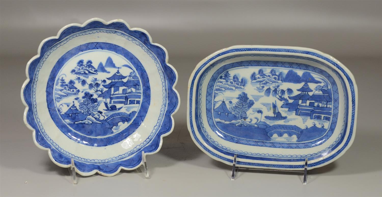 Appraisal: Chinese Export Canton pattern porcelain bowls to include scallop serving