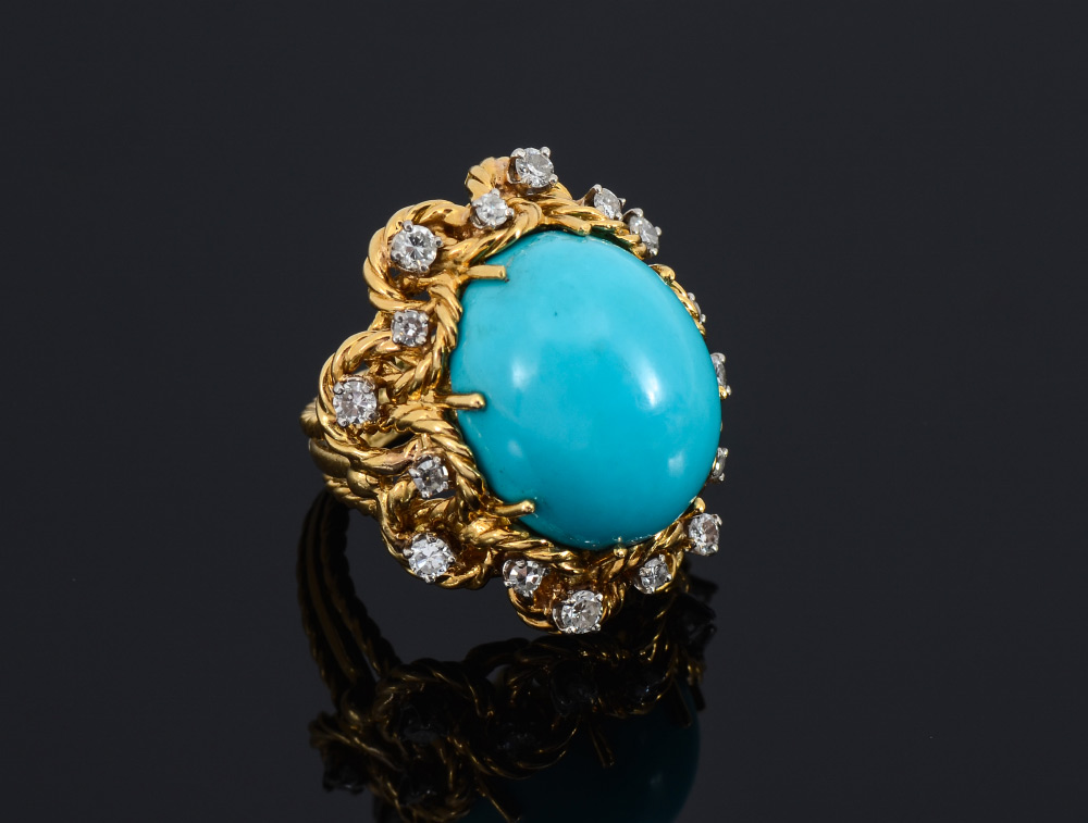 Appraisal: K TURQUOISE DIAMOND RING At the center is a x