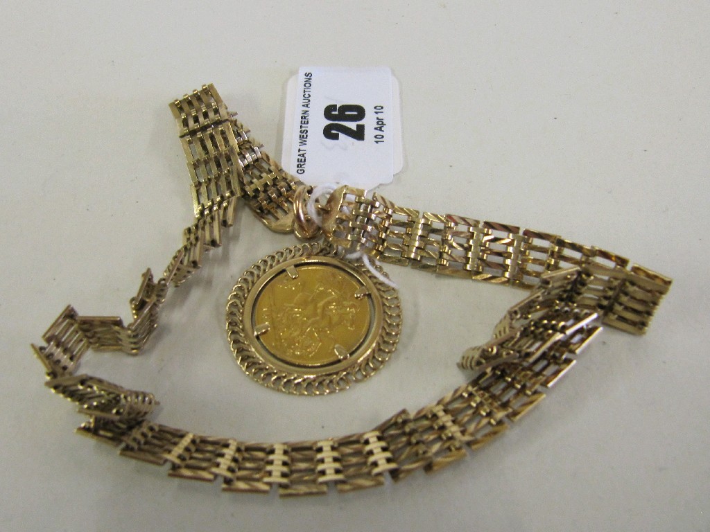 Appraisal: Lot comprising ct gold gate necklace and a ct gold