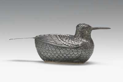 Appraisal: A Silver Metal Bird-Form Box Chinese Detailed chasing on the