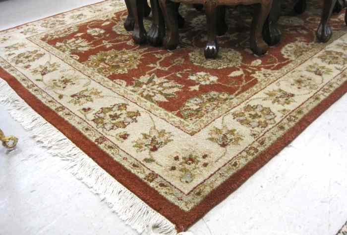 Appraisal: HAND KNOTTED ORIENTAL WOOL CARPET Indo-Chobi Persian Kashan design of