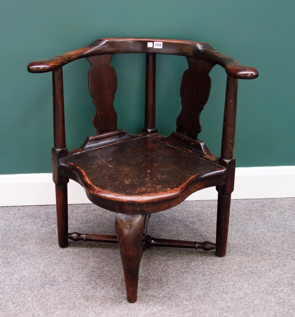 Appraisal: An th century elm double vase back corner chair with