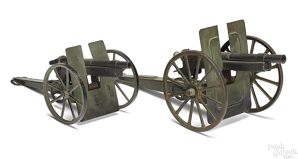 Appraisal: Two Marklin painted tin field guns Two Marklin painted tin