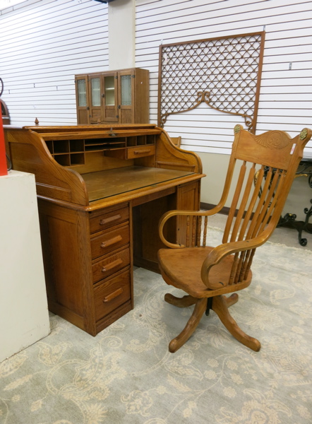 Appraisal: AN OAK ROLL-TOP DESK WITH CHAIR Rand Leopold Desk Co