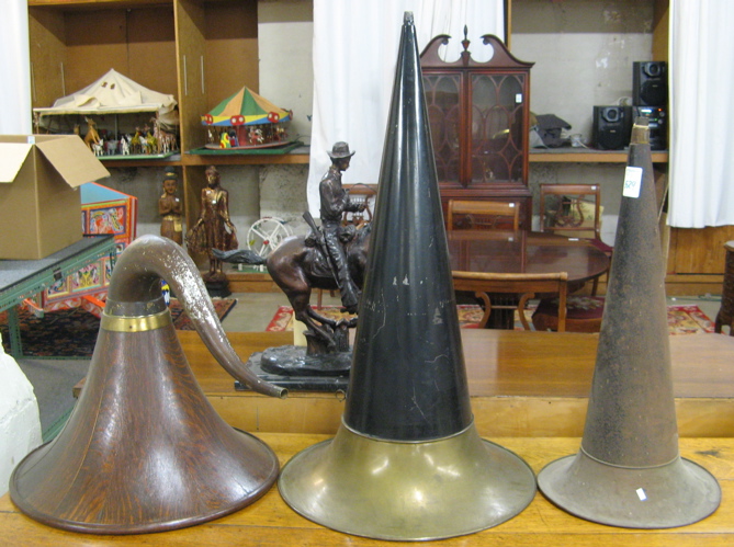 Appraisal: THREE AMERICAN PHONOGRAPH HORNS Edison oak Cygnet horn D large