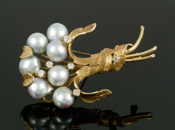 Appraisal: - Ladies' K Pearl and Diamond Brooch Ladies' K yellow