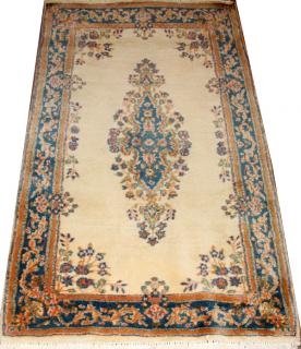 Appraisal: KERMAN PERSIAN HAND WOVEN ORIENTAL RUG KERMAN PERSIAN HAND WOVEN