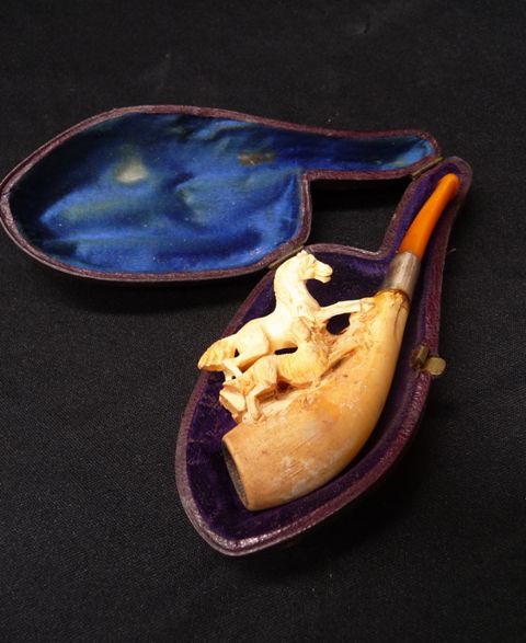 Appraisal: A Meerschaum pipe with horse and hound together with case