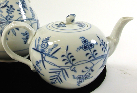 Appraisal: GERMAN MEISSEN PORCELAIN TEAPOT blue onion pattern in blue on