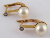 Appraisal: A pair of yellow metal tests carat gold cultured pearl