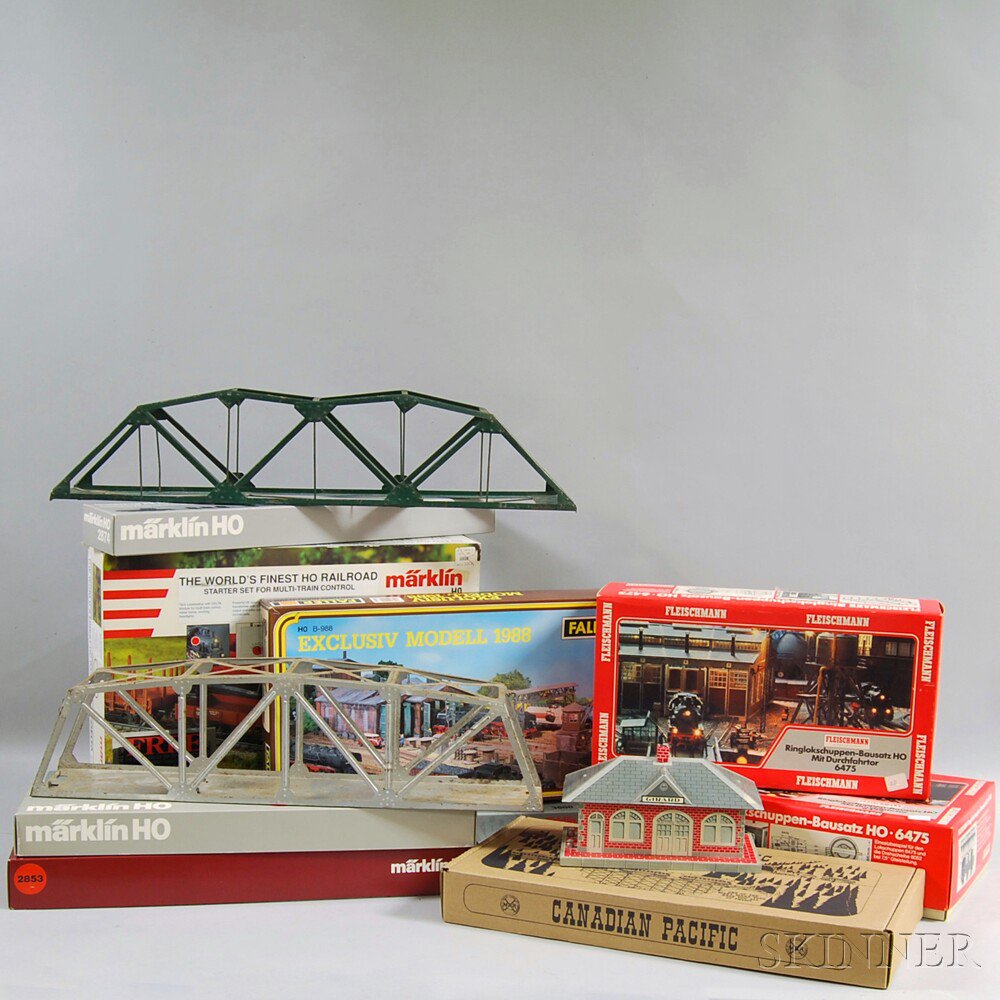 Appraisal: Large Group of Model Trains and Accessories a Marklin ice