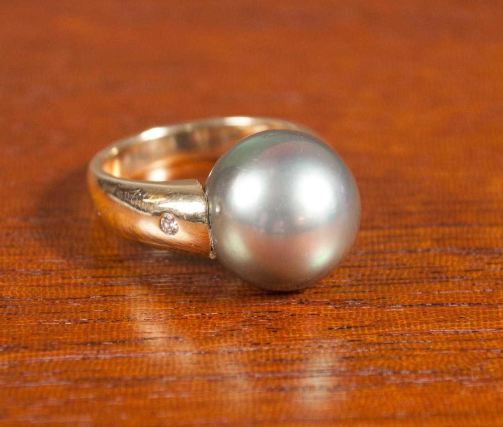 Appraisal: TAHITIAN PEARL DIAMOND AND FOURTEEN KARAT GOLD RING The k