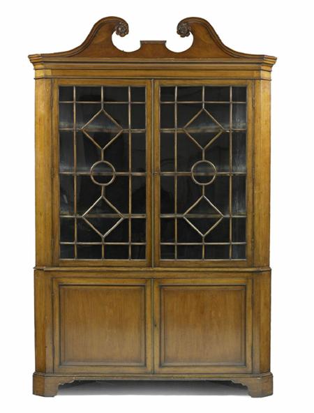 Appraisal: A large early th century Irish mahogany corner cabinet cm