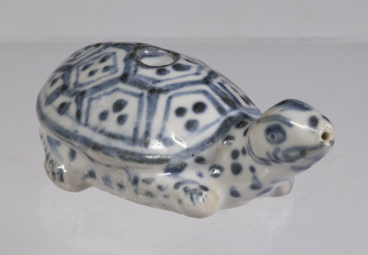 Appraisal: TH C VIETNAMESE TURTLE FORM WATER DROPPER Blue and white