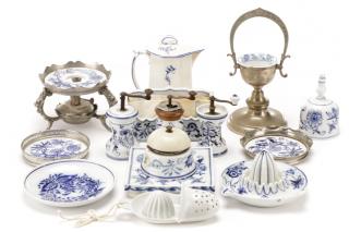 Appraisal: Group of Blue Onion and Vine Table Articles English and