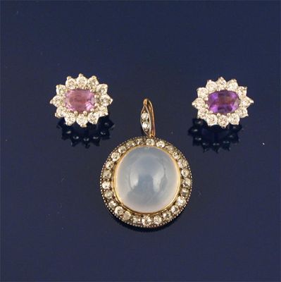 Appraisal: A Victorian chalcedony cabochon pendant set within a surround of