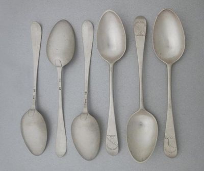 Appraisal: A set of six George III Scottish dessert spoons with