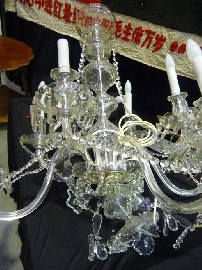 Appraisal: A Georgian style eight light crystal chandelier