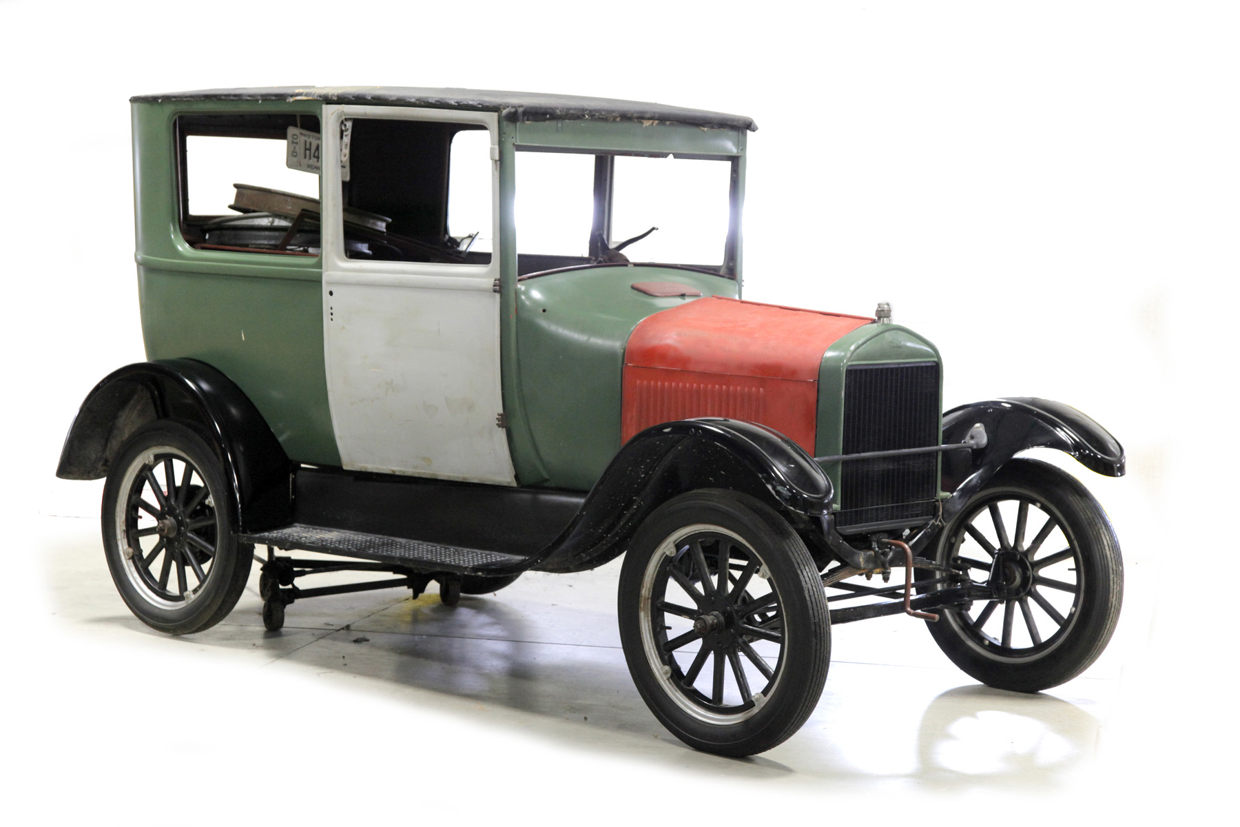 Appraisal: FORD MODEL T TWO-DOOR SEDAN American March Green painted body