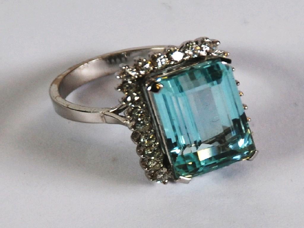 Appraisal: ct WHITE GOLD AQUAMARINE AND DIAMOND OBLONG CLUSTER RING set