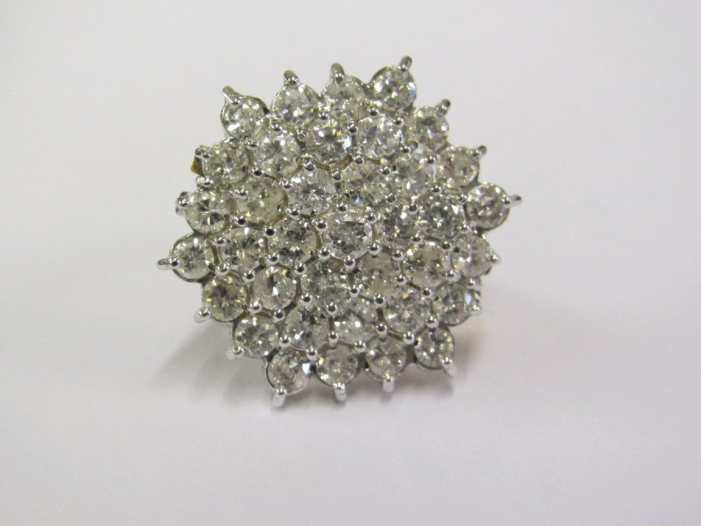 Appraisal: Eighteen carat gold diamond cluster ring with brilliant cut diamonds