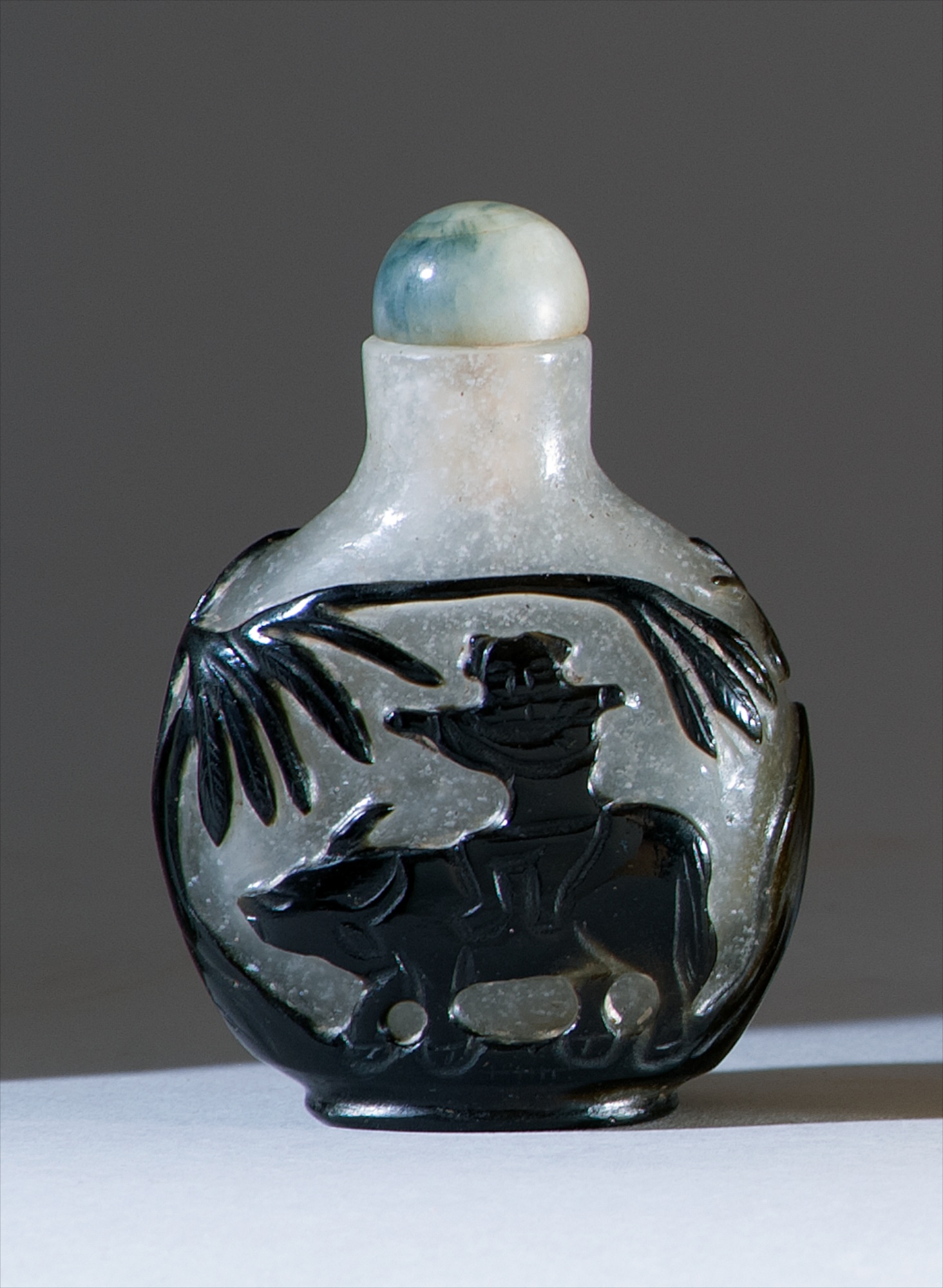 Appraisal: OVERLAY GLASS SNUFF BOTTLE Late th CenturyIn flattened ovoid form