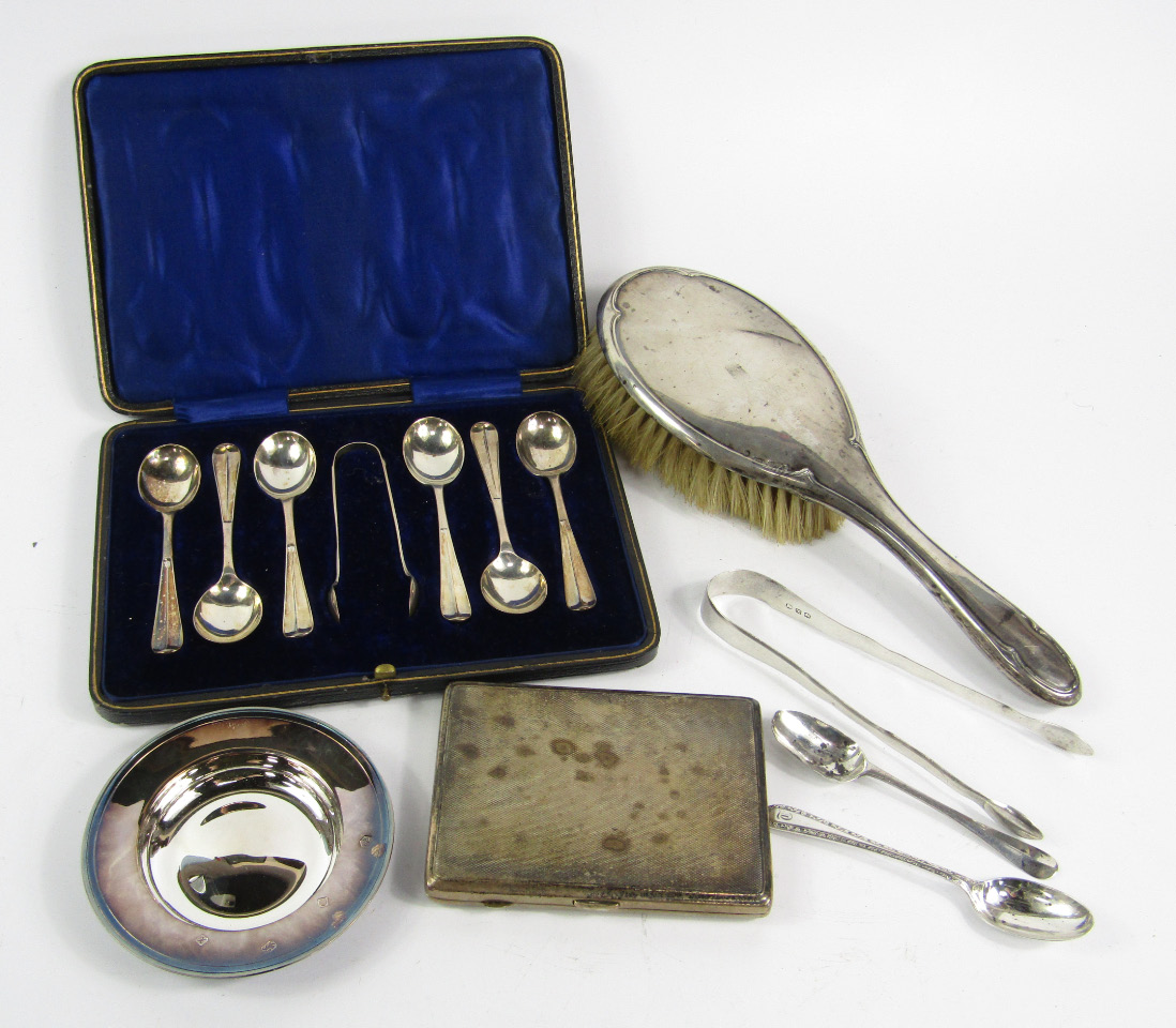 Appraisal: A set of six George V silver tea spoons and