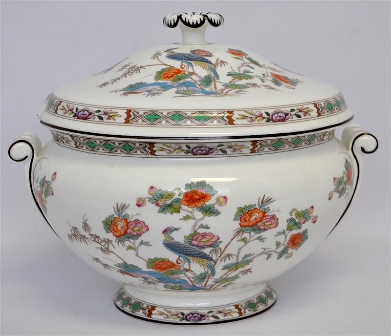 Appraisal: LARGE WEDGWOOD KUTANI CRANE COVERED TUREEN A Large Wedgwood Kutani