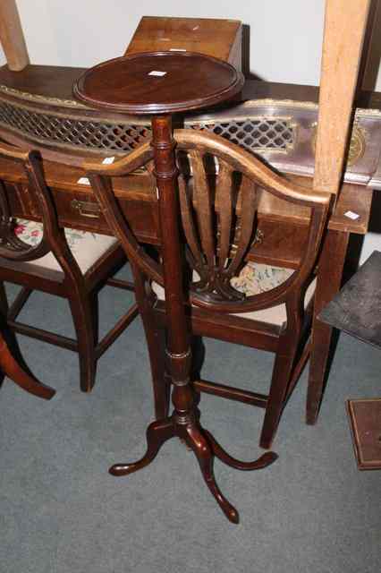 Appraisal: AN EDWARDIAN MAHOGANY JARDINIERE STAND with tapering cylindrical column and