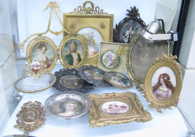 Appraisal: A group of French style small framed portraits thirteen items