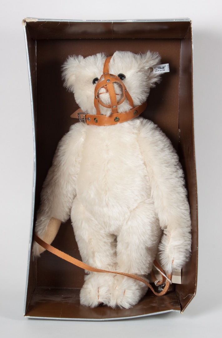 Appraisal: Steiff Muzzle Bear in with box Condition No apparent faults