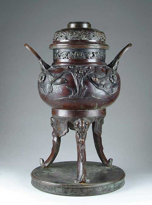 Appraisal: FINE BRONZE ORIENTAL KEROSENE LAMP In the form of a