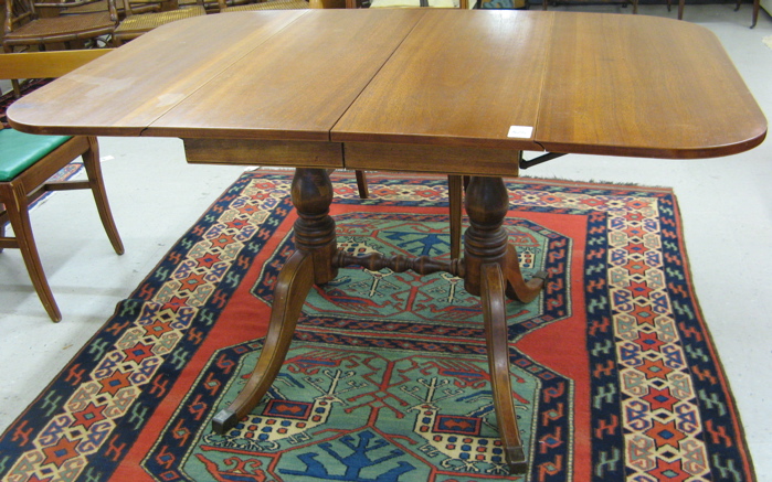 Appraisal: FEDERAL STYLE MAHOGANY DROP-LEAF DINING TABLE with leaf American mid