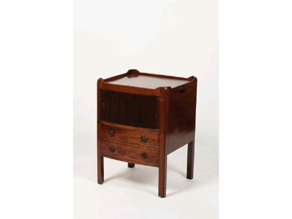 Appraisal: A GEORGE III MAHOGANY BOW FRONT TRAY TOP COMMODE the