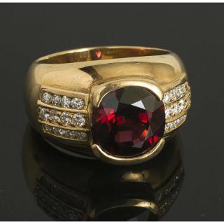 Appraisal: Garnet Diamond Gold RIng k yellow gold ring containing an