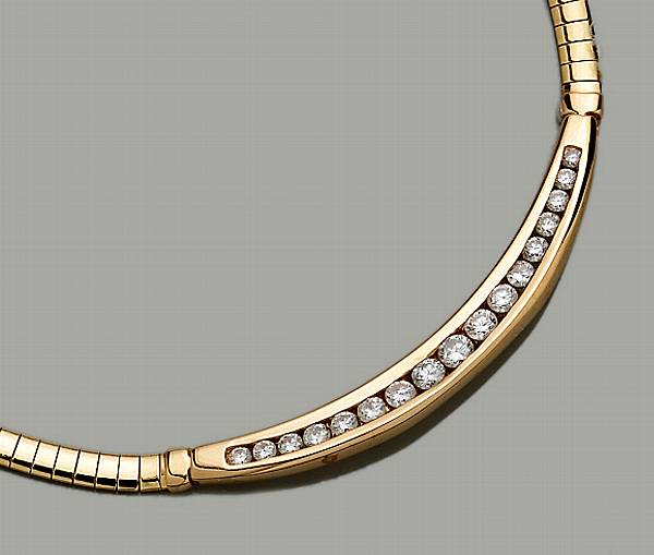 Appraisal: A diamond and fourteen karat gold necklace estimated total diamond