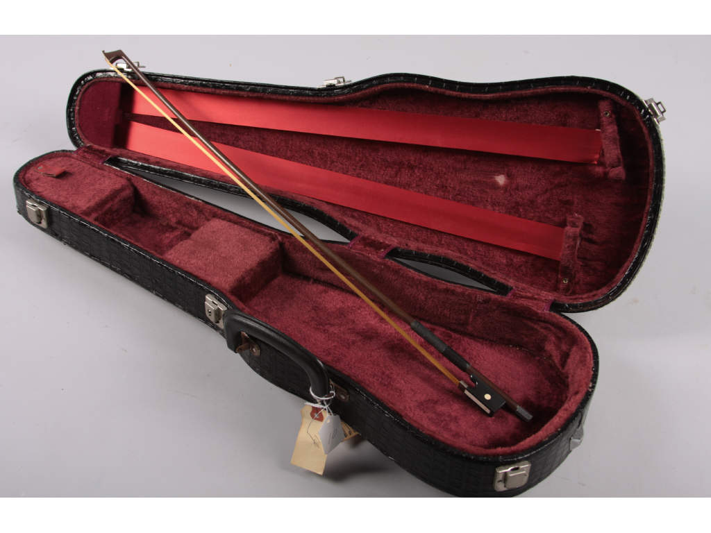 Appraisal: Vintage Suzuki Violin Case and Bow black hardshell case with