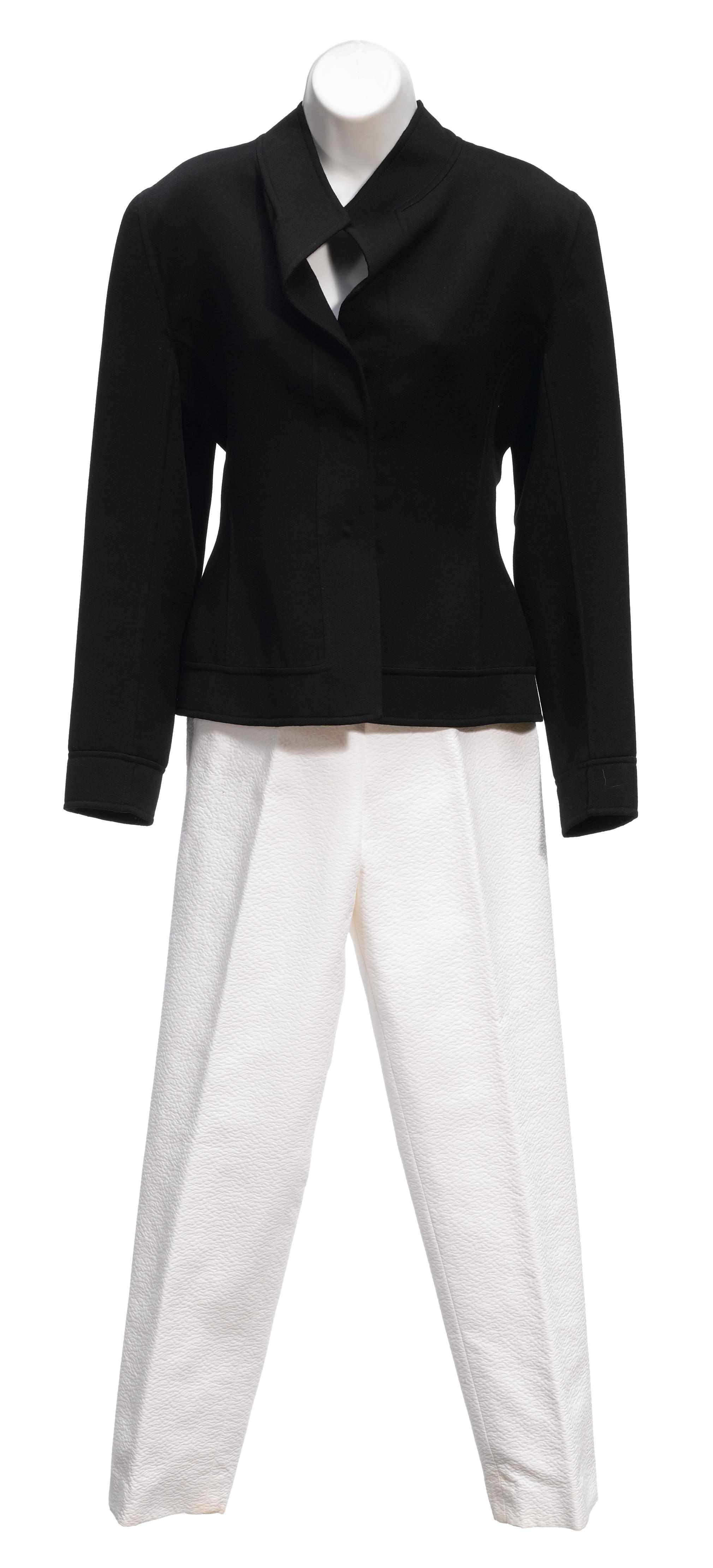 Appraisal: An Oscar de la Renta black short jacket and white